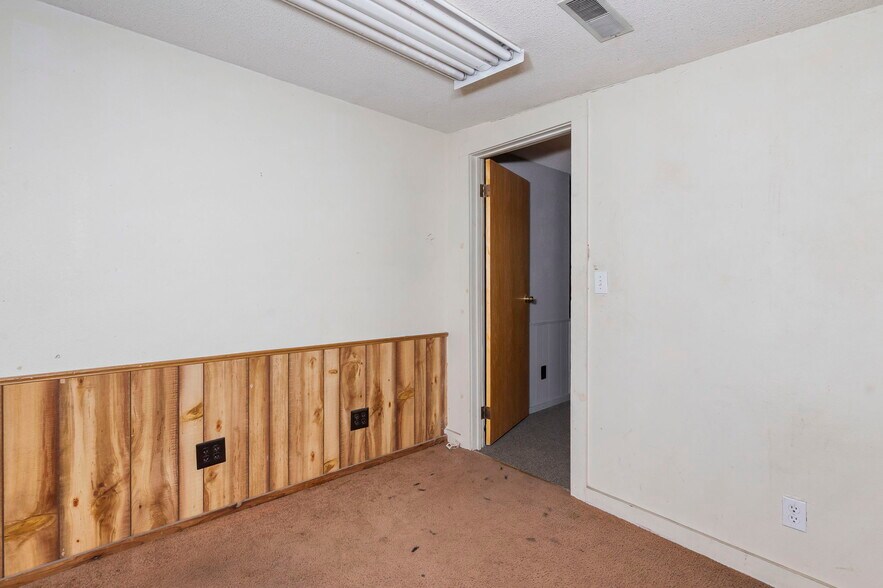 More Photos Of 825 MO-59, Carthage Industrial For Lease