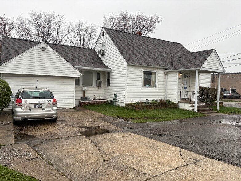 More Photos Of 7439 Tyler Blvd, Mentor Veterinarian Kennel For Sale