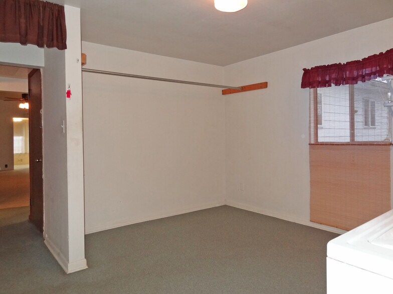 More Photos Of 93 Maple Ave, Morgantown Office For Sale