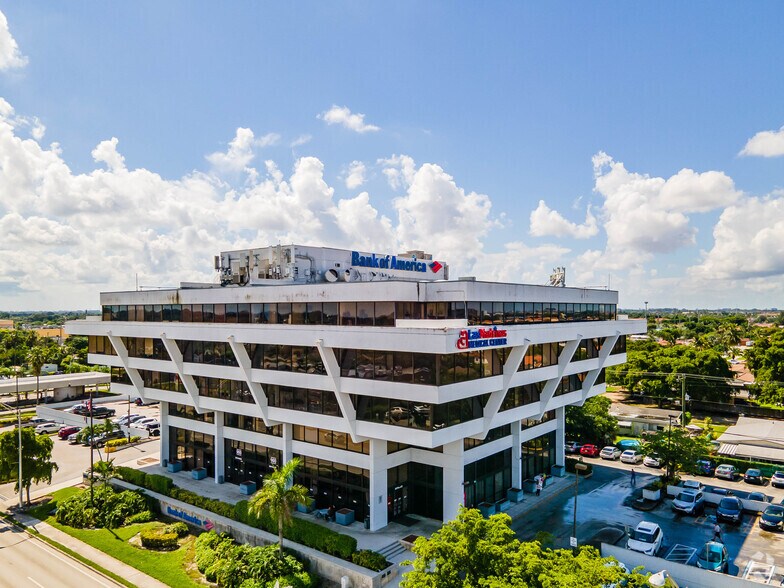 More Photos Of 900 W 49th St, Hialeah Medical For Sale