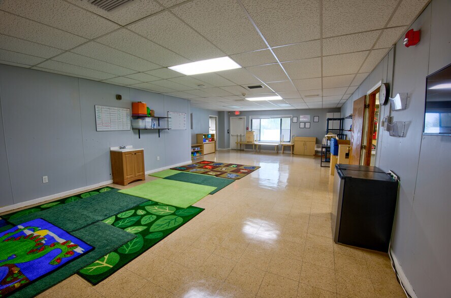 More Photos Of 6902 Lillian Rd, Jacksonville Office For Sale
