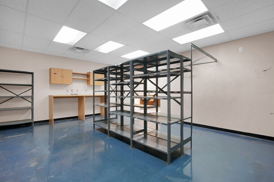 More Photos Of 747-889 Bethel Rd, Columbus Storefront For Lease