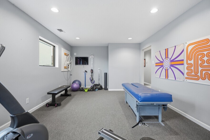 More Photos Of 12325 Scarsdale Blvd, Houston Medical For Sale