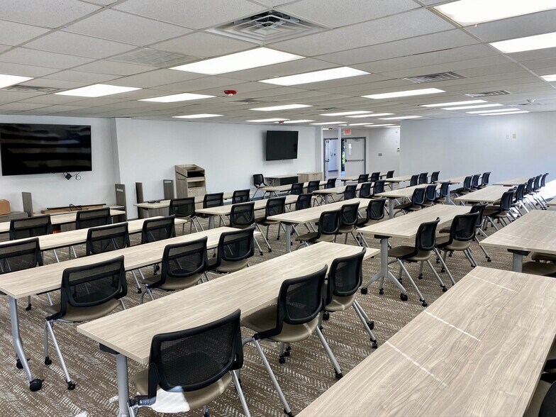 More Photos Of 610 Thimble Shoals Blvd, Newport News Unknown For Lease