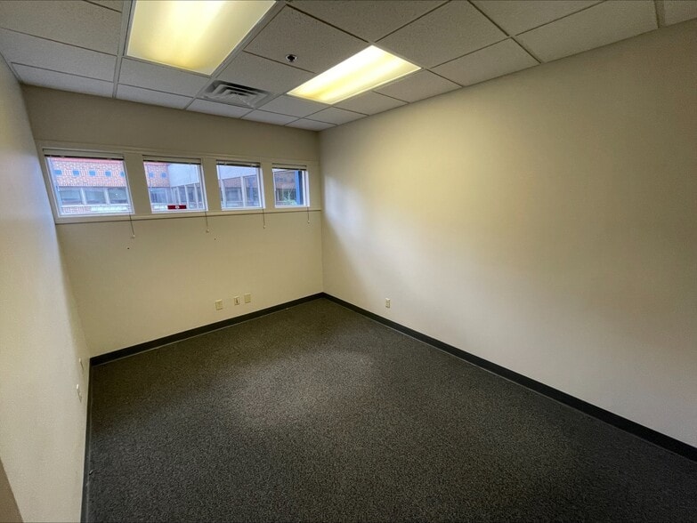 More Photos Of 230-270 E Day Rd, Mishawaka Medical For Lease