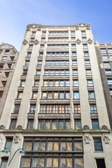 More Photos Of 131 W 35th St, New York Office For Sale