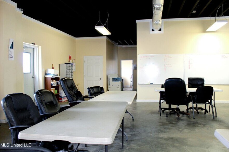 More Photos Of 2205 Petit Bois St, Pascagoula Warehouse For Sale