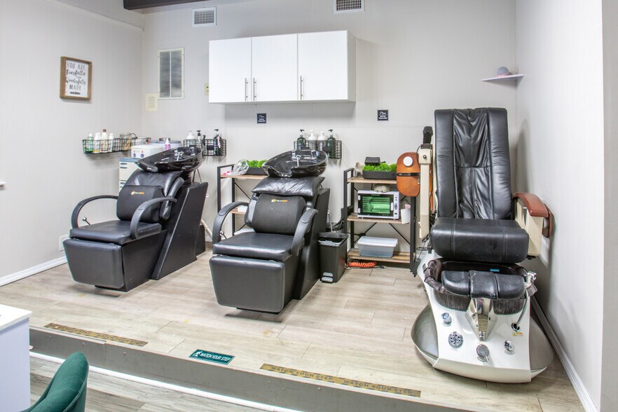 More Photos Of 1500 South St, Leesburg Storefront Retail Office For Sale