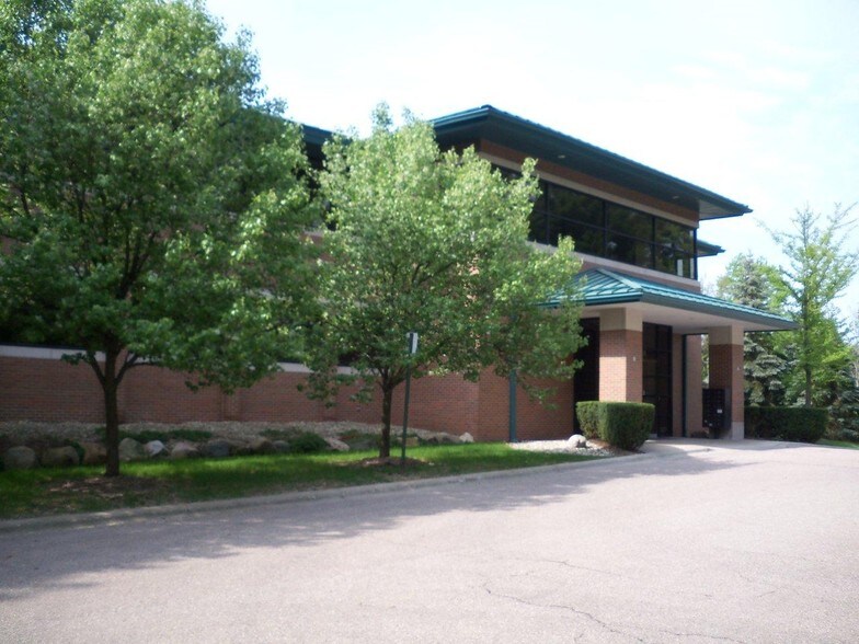 More Photos Of 8451 Boulder Ct, Commerce Township Office For Lease