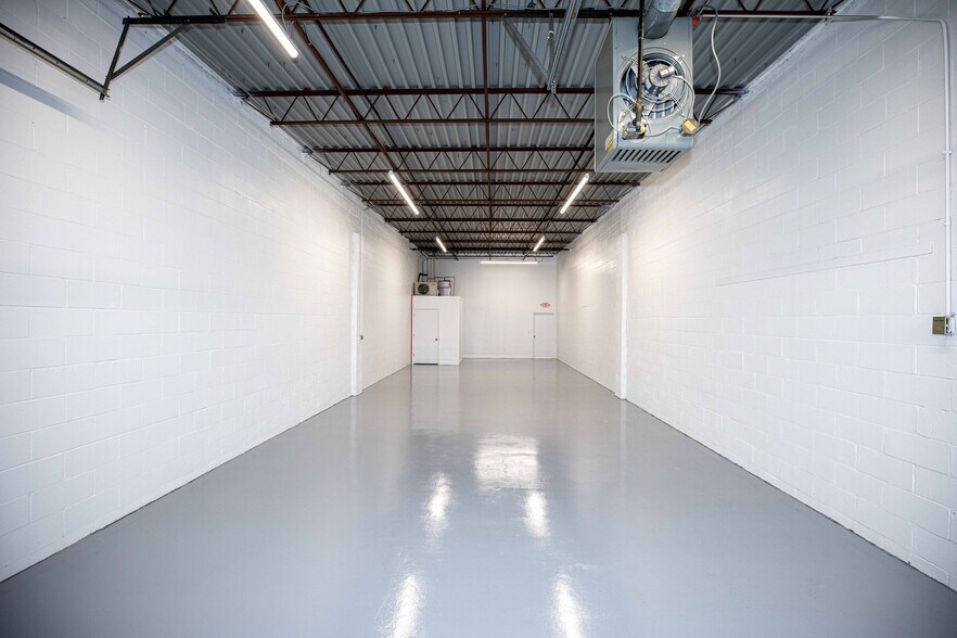 More Photos Of 46 Cain Dr, Brentwood Warehouse For Lease