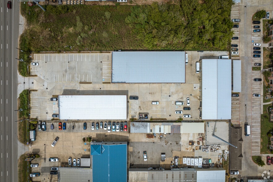 More Photos Of 1631 Highway 6 S, Houston Warehouse For Lease