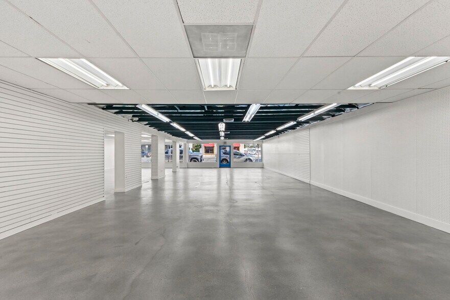 More Photos Of 2974 E Thousand Oaks Blvd, Thousand Oaks Storefront For Lease