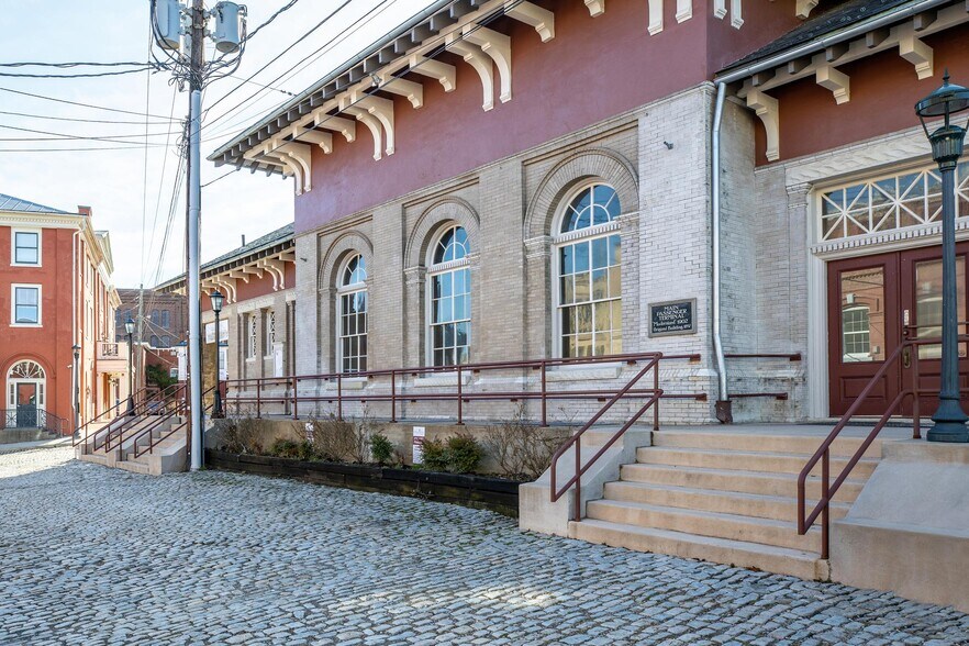 More Photos Of 12 Middlebrook Ave, Staunton Restaurant For Lease