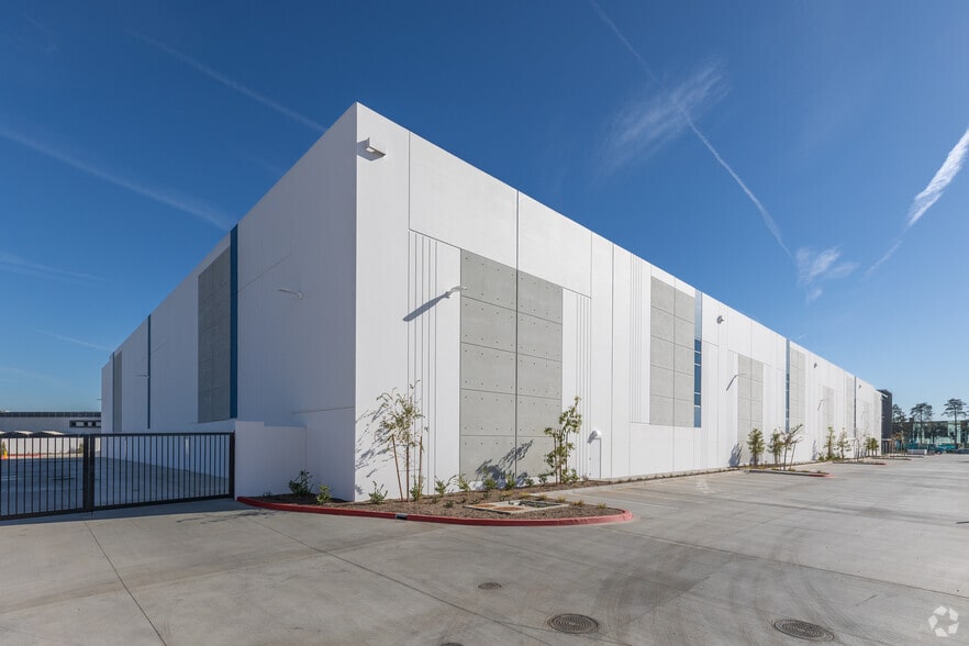 More Photos Of 8888 Balboa Ave, San Diego Distribution For Lease