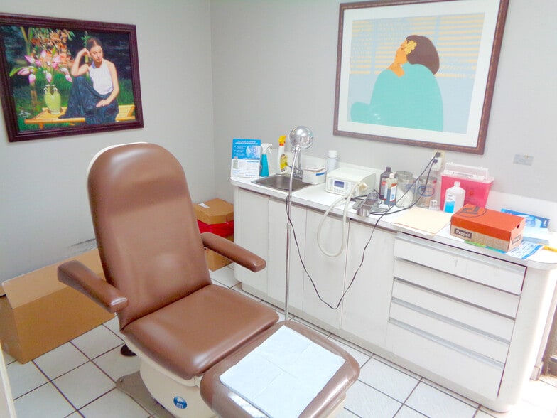 More Photos Of 7800 W Oakland Park Blvd, Sunrise Medical For Sale