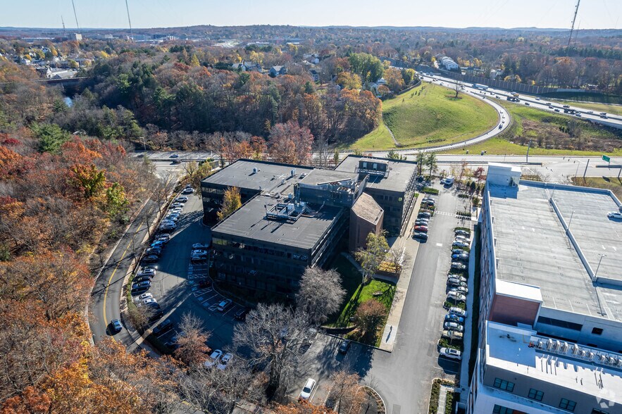 More Photos Of 20 William St, Wellesley Office For Lease