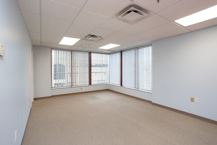 More Photos Of 6400 Brooktree Ct, Wexford Medical For Lease