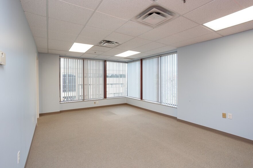 More Photos Of 6400 Brooktree Ct, Wexford Medical For Lease