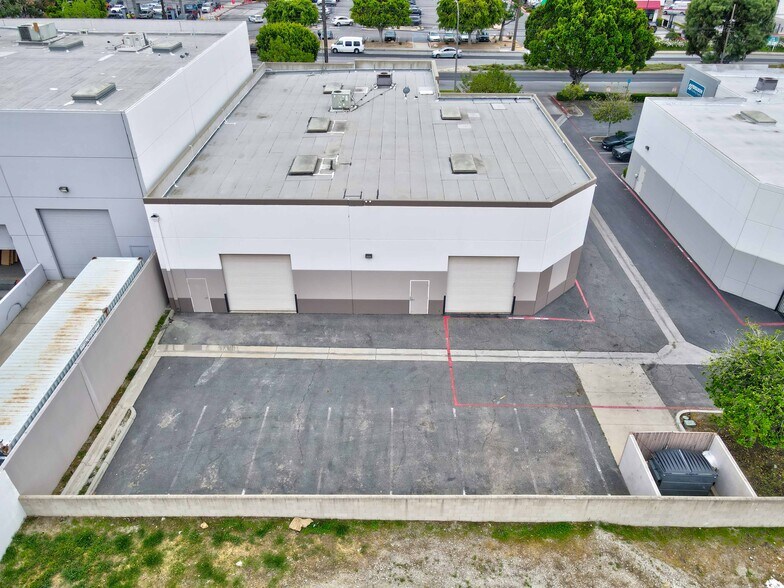 More Photos Of 1301 Foothill Blvd, Azusa Warehouse For Lease