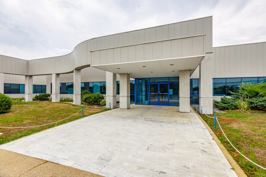 More Photos Of 2800 Riverport Rd, Chattanooga Light Manufacturing For Lease