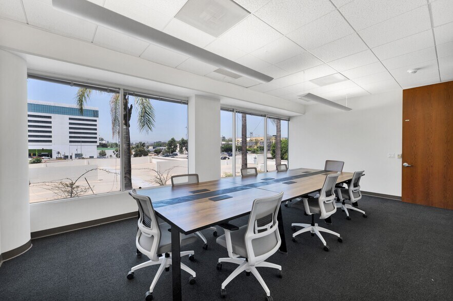 More Photos Of 221 S Figueroa St, Los Angeles Loft Creative Space For Lease