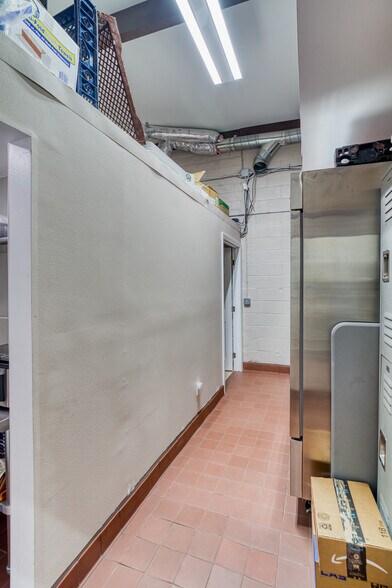 More Photos Of 10124-10138 Topanga Canyon Blvd, Chatsworth General Retail For Sale