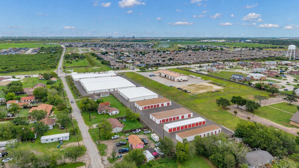 More Photos Of 1663 Moore Ave, Portland Self Storage For Sale