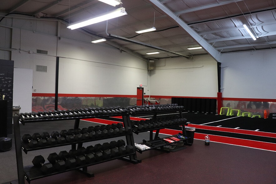 More Photos Of 1127 Front Ave SW, New Philadelphia Freestanding For Sale