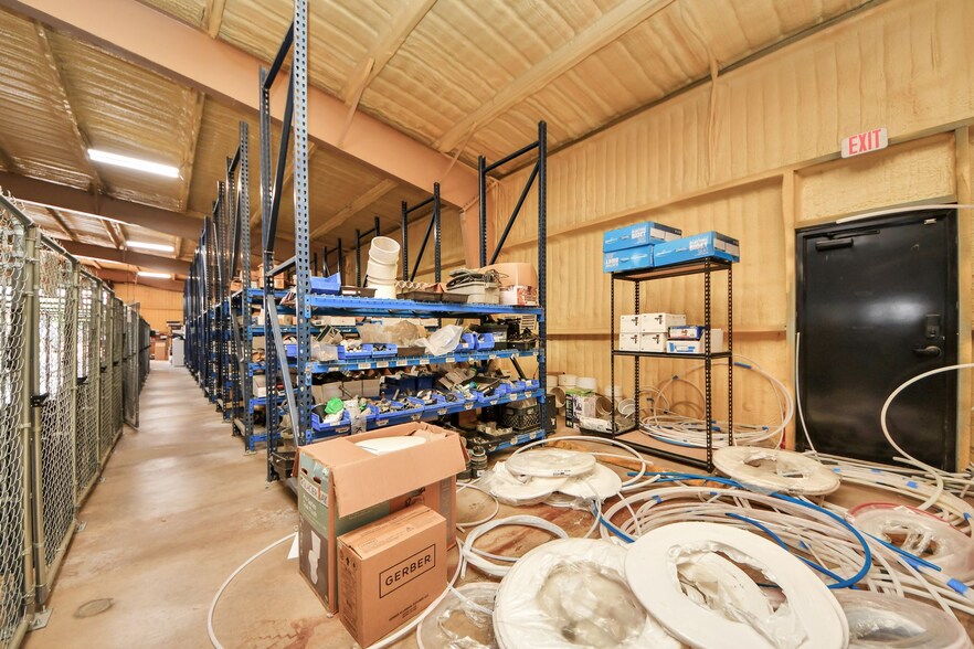 More Photos Of 10814 Woodedge Dr, Houston Warehouse For Sale