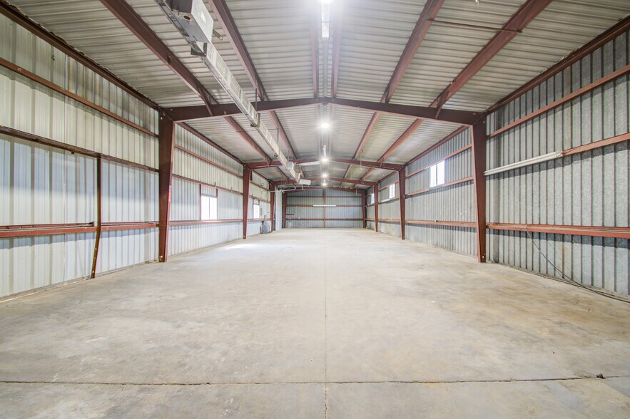 More Photos Of 7002 Bissell Rd, Manvel Manufacturing For Lease