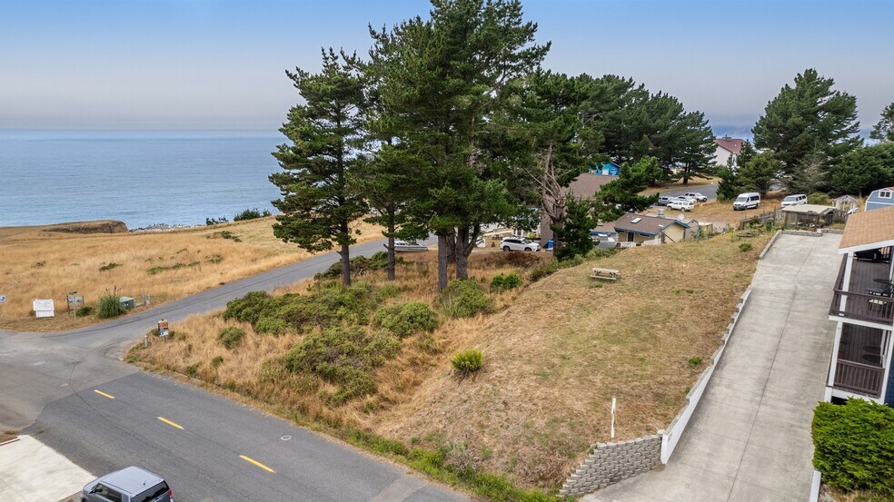 More Photos Of 129 Lower Pacific Dr, Whitethorn General Retail For Sale