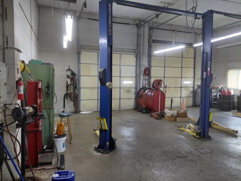 More Photos Of 2011 Woodson Rd, Saint Louis Auto Repair For Sale