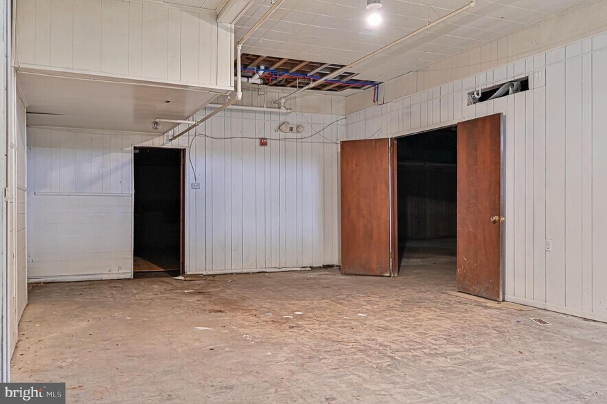 More Photos Of 13 N East Blvd, Vineland Flex For Sale