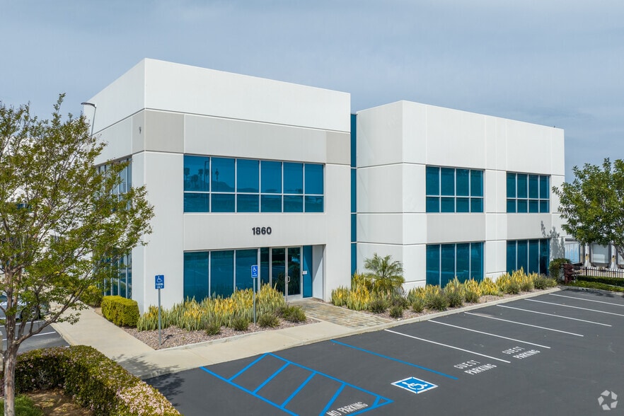 Primary Photo Of 1860 Compton Ave, Corona Office For Lease