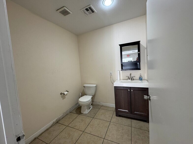 More Photos Of 5151 Procyon St, Las Vegas Warehouse For Lease