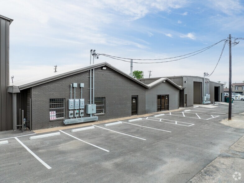 More Photos Of 11110 Bluff Bend Dr, Austin Warehouse For Lease