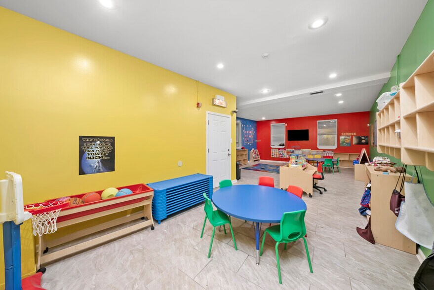 More Photos Of 1155 W 81st St, Chicago Daycare Center For Sale