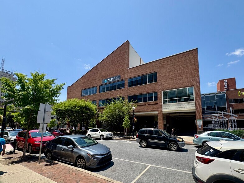 More Photos Of 100 N Queen St, Lancaster Office For Sale