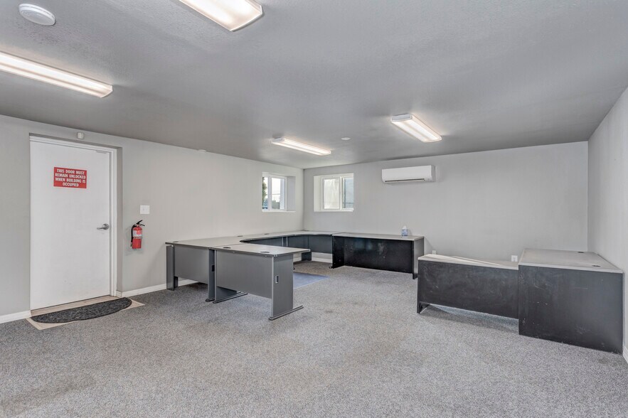 More Photos Of 5428 W Clearwater Ave, Kennewick Storefront Retail Office For Lease