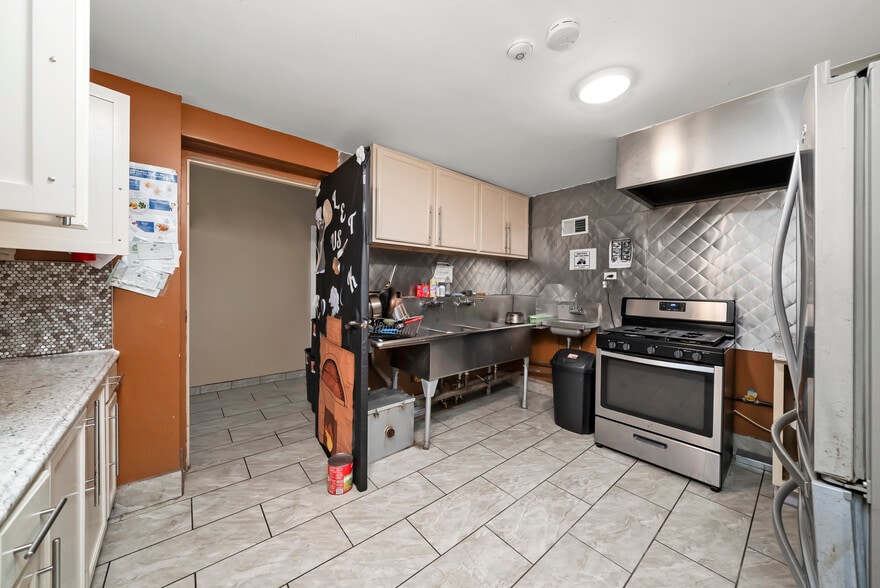 More Photos Of 1155 W 81st St, Chicago Daycare Center For Sale