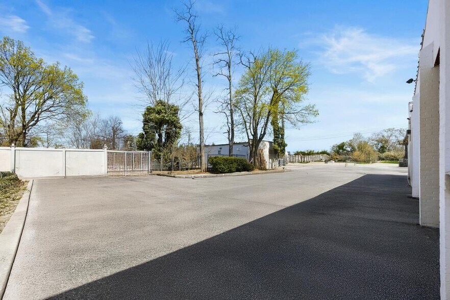 More Photos Of 308 Larkfield Rd, East Northport General Retail For Sale