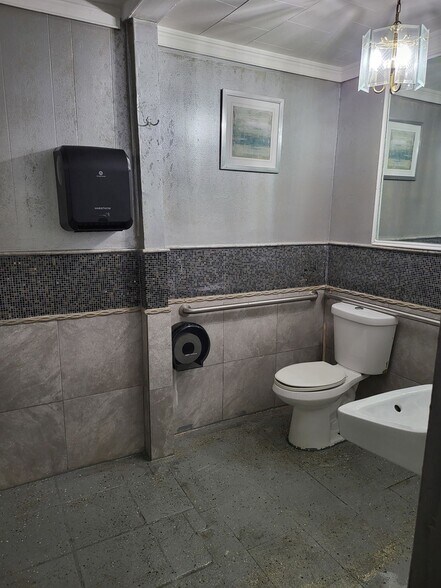 More Photos Of 6978 Main St, Lithonia Storefront Retail Office For Lease