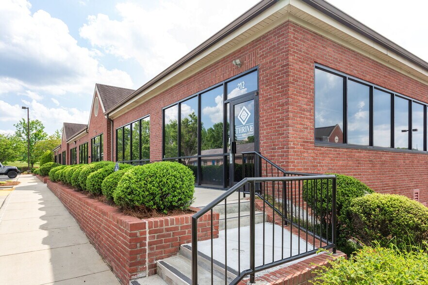 More Photos Of 4045 Premier Dr, High Point Office For Lease