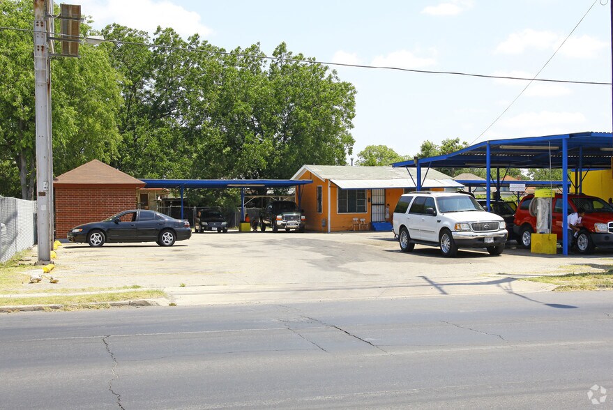 More Photos Of 2203 W Commerce St, San Antonio Specialty For Sale