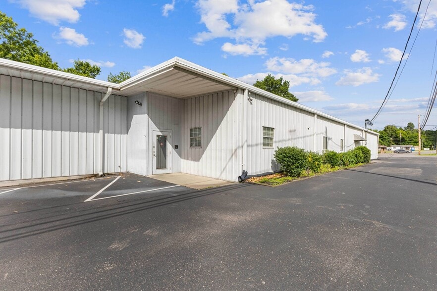 More Photos Of 1094 N Main St, Ashland City Light Manufacturing For Sale