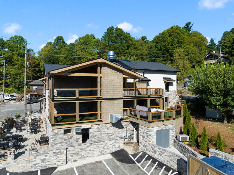 More Photos Of 870 Main St, Blowing Rock Restaurant For Sale