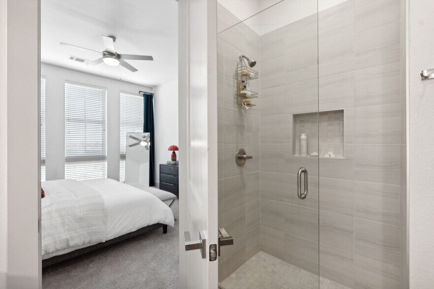 More Photos Of 150 W Main St, Richardson Apartments For Lease