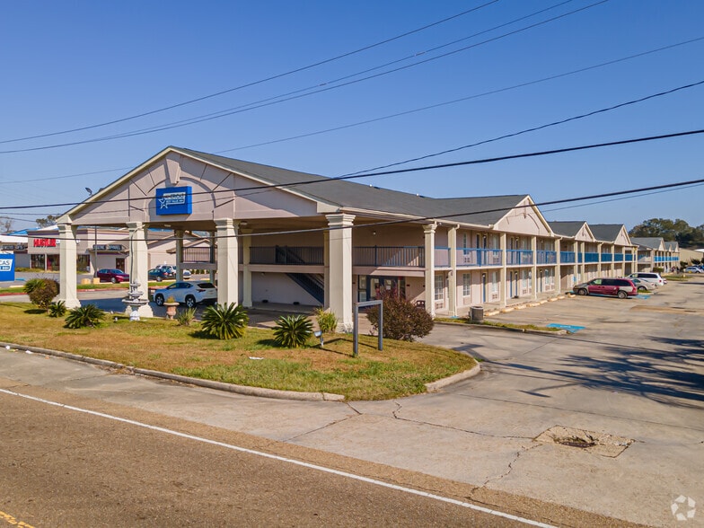 Primary Photo Of 9919 Gwenadele Ave, Baton Rouge Hotel For Sale