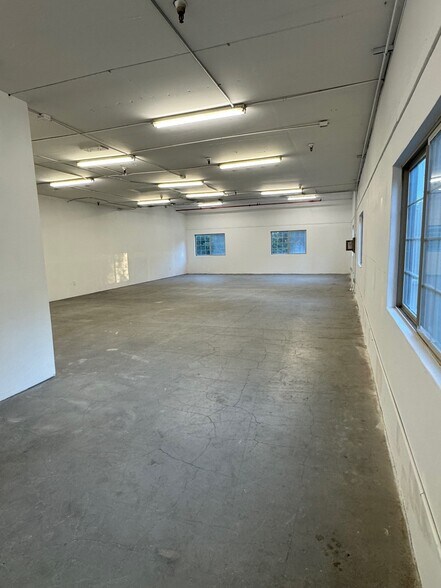 More Photos Of 12715 Miller Rd NE, Bainbridge Island Manufacturing For Lease