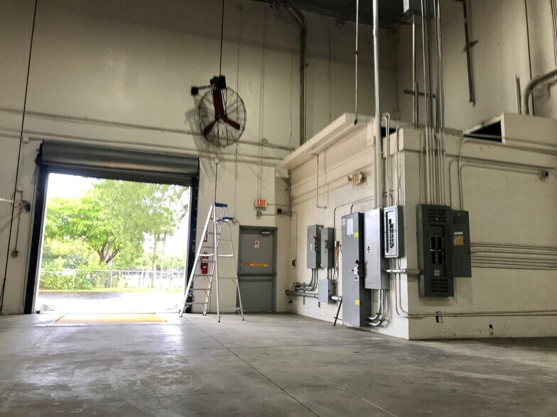 More Photos Of 5360 NW 35th Ave, Fort Lauderdale Warehouse For Lease